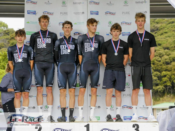 Tineli Ambassador Oxford Edge Cycling Team winning team at Le Race 2021